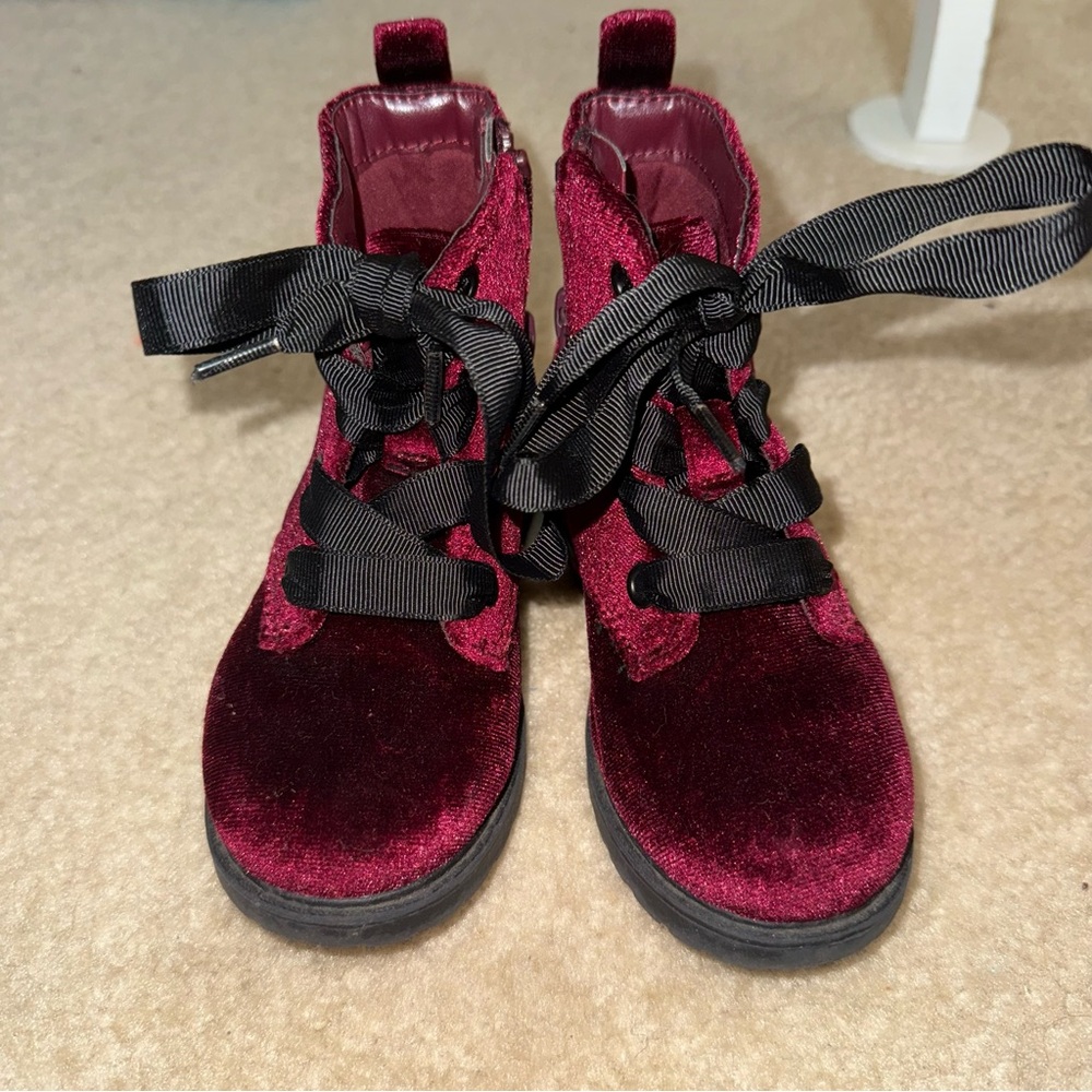 Cat & Jack Girl’s Giovanna Red Velvet Zip Up Boots 8